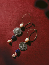 Cargar imagen en el visor de la galería, Pendientes de aro con monedas y piedras