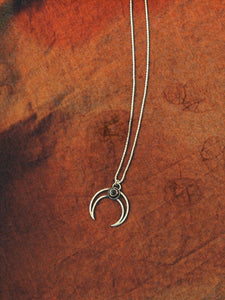 Collar Naja en Plata con Granate Natural