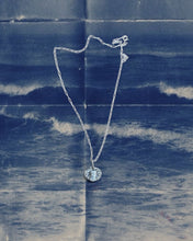 Cargar imagen en el visor de la galería, Collar de plata con moneda ancestral artesanal