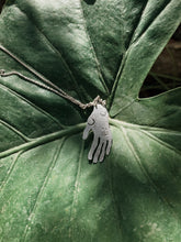 Cargar imagen en el visor de la galería, Creepy Hand Necklace