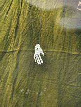 Cargar imagen en el visor de la galería, Creepy Hand Necklace