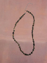Cargar imagen en el visor de la galería, Collar de piedras Jaspe Dálmata