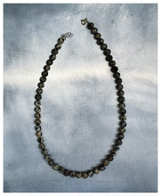 Cargar imagen en el visor de la galería, Collar de piedras Jaspe Dálmata