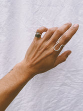 Cargar imagen en el visor de la galería, Anillo UNIØN - anillo de plata hecho a mano